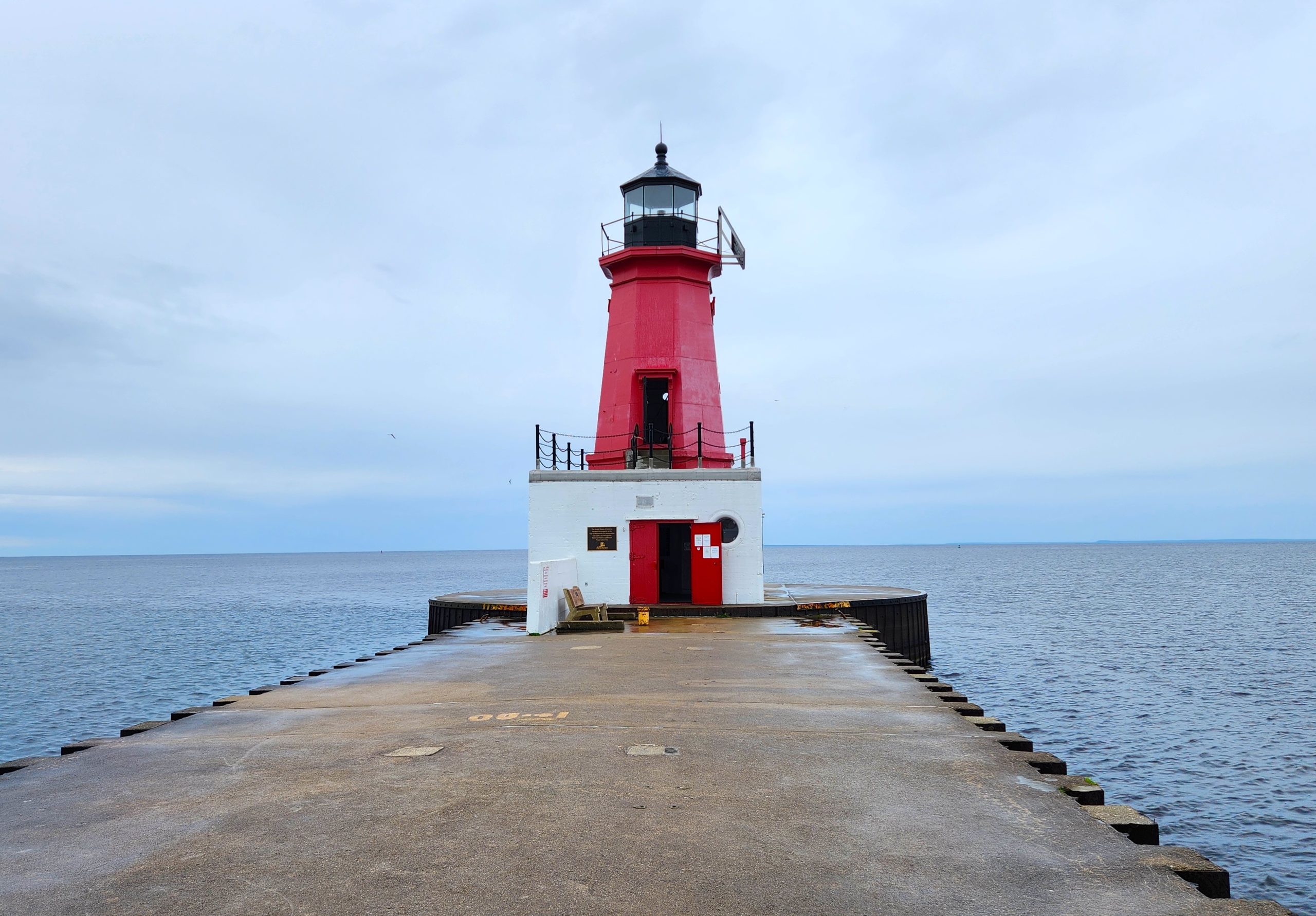 Menominee North Pier Lighthouse Tours: History and Stunning Views