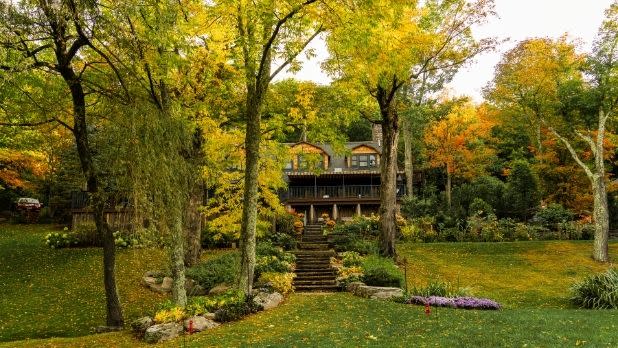 Top Places to Stay for Fall Foliage in New York