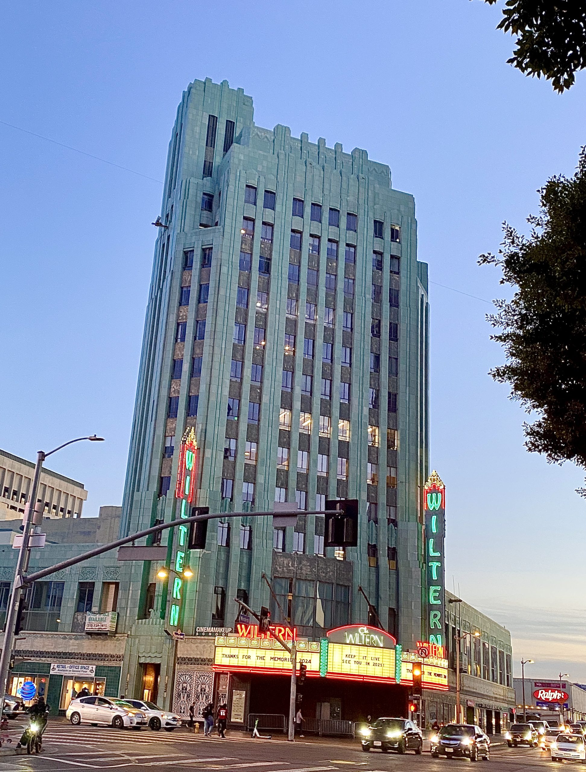 Wiltern Theatre in Koreatown – Glitterati Tours