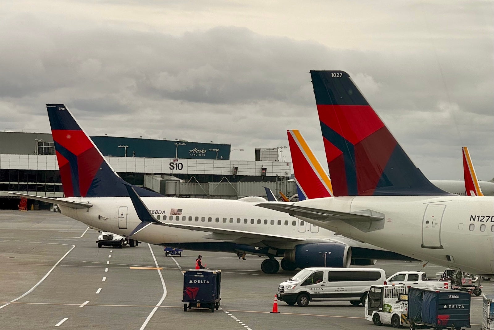 Delta cuts 2 Austin routes, adds new California flight