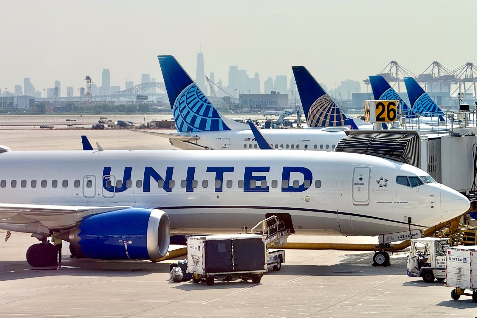 East Coast flight cancellations top 1,000: What travelers can do